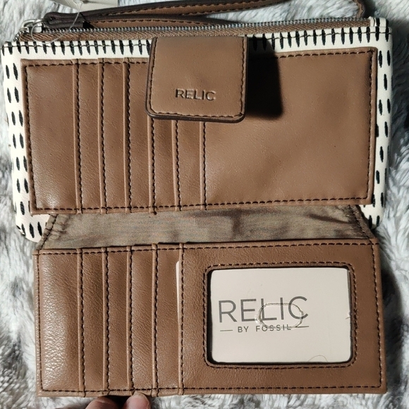 Relic by Fossil Black and Cream Elephant Wristlet - Picture 3 of 5